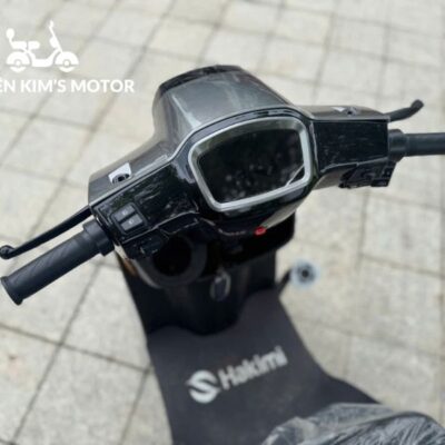 Màn hình vuông chỗ tay lái giúp người sử dụng quan sát được các thông số cần thiết